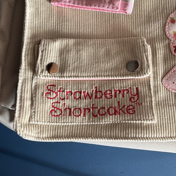 Strawberry Shortcake Messenger Bag & Wallet New Old Stock Tags Attached Storage - Picture 4 of 8